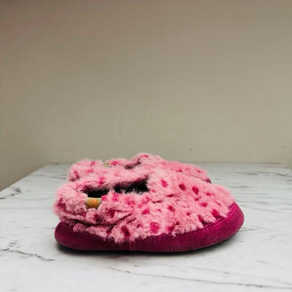 Acorn Pink Fuzzy Slippers Girls Size 12-13 - Picture 4 of 8